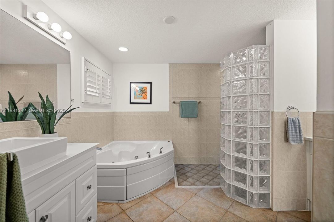 Dual sinks in the Master Bath