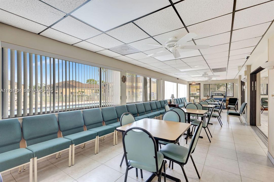 待售: $124,000 (2 贝兹, 1 浴室, 924 平方英尺)