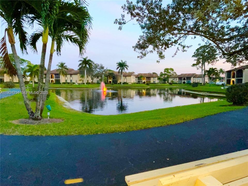 待售: $124,000 (2 贝兹, 1 浴室, 924 平方英尺)