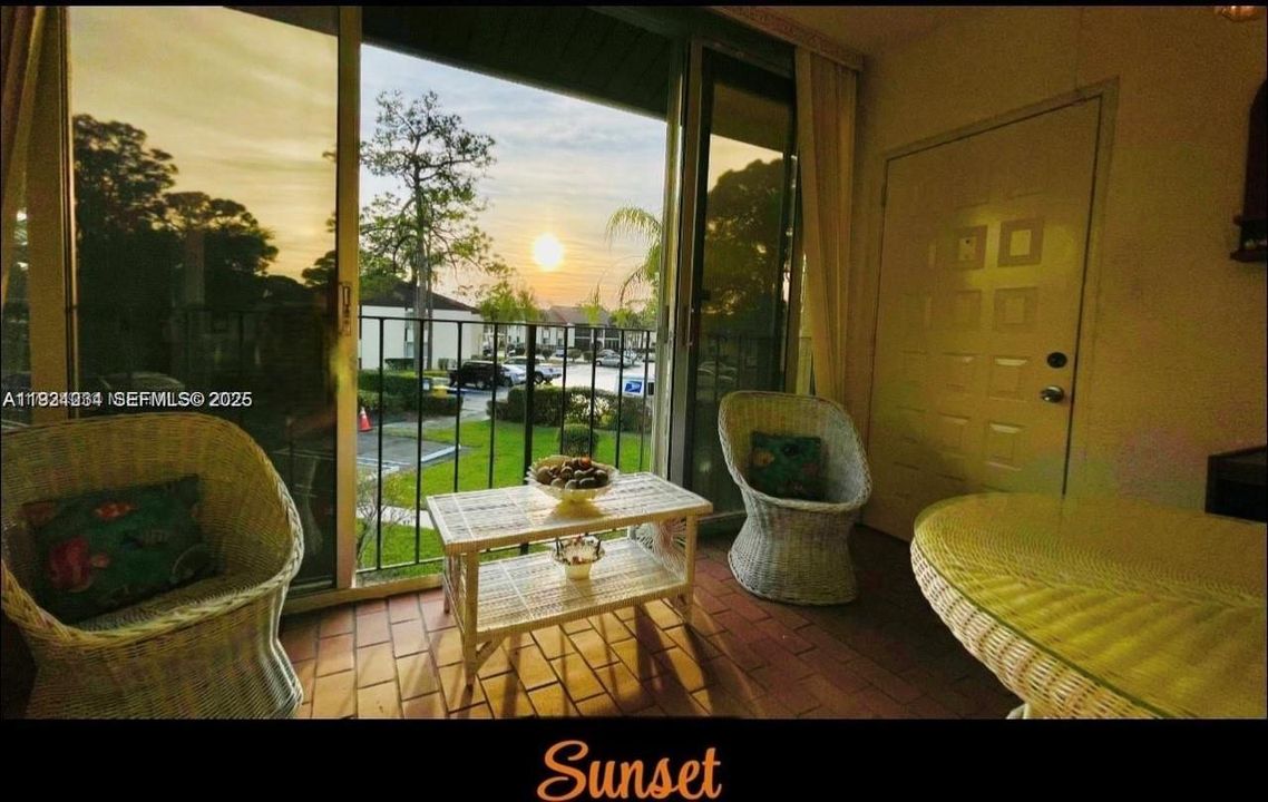 待售: $124,000 (2 贝兹, 1 浴室, 924 平方英尺)