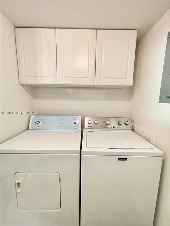 待售: $124,000 (2 贝兹, 1 浴室, 924 平方英尺)