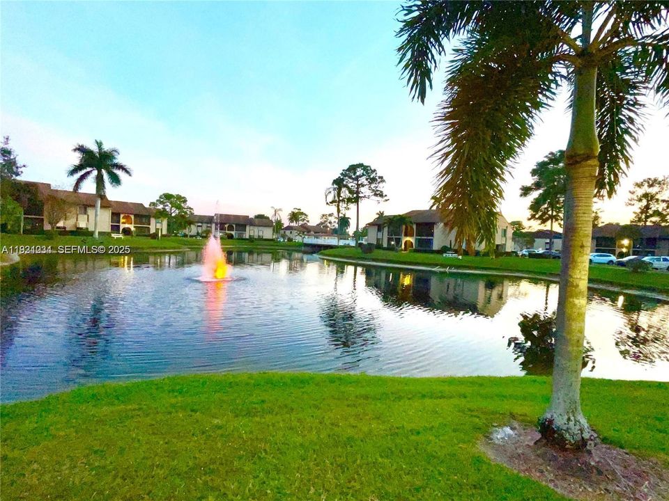 待售: $124,000 (2 贝兹, 1 浴室, 924 平方英尺)