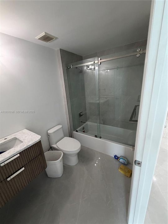 出租: $4,800 (2 贝兹, 2 浴室, 1190 平方英尺)