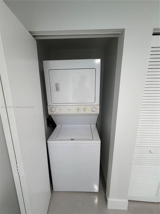 出租: $4,800 (2 贝兹, 2 浴室, 1190 平方英尺)