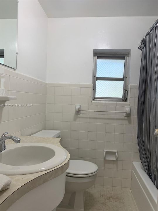 В аренду: $1,350 (0 спален, 1 ванн, 1871 Квадратных фут)