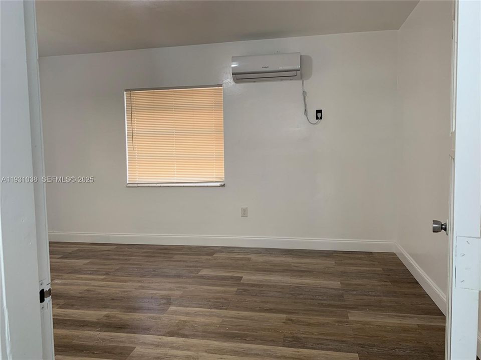 В аренду: $1,350 (0 спален, 1 ванн, 1871 Квадратных фут)