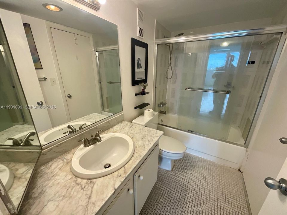 出租: $1,750 (1 贝兹, 1 浴室, 852 平方英尺)