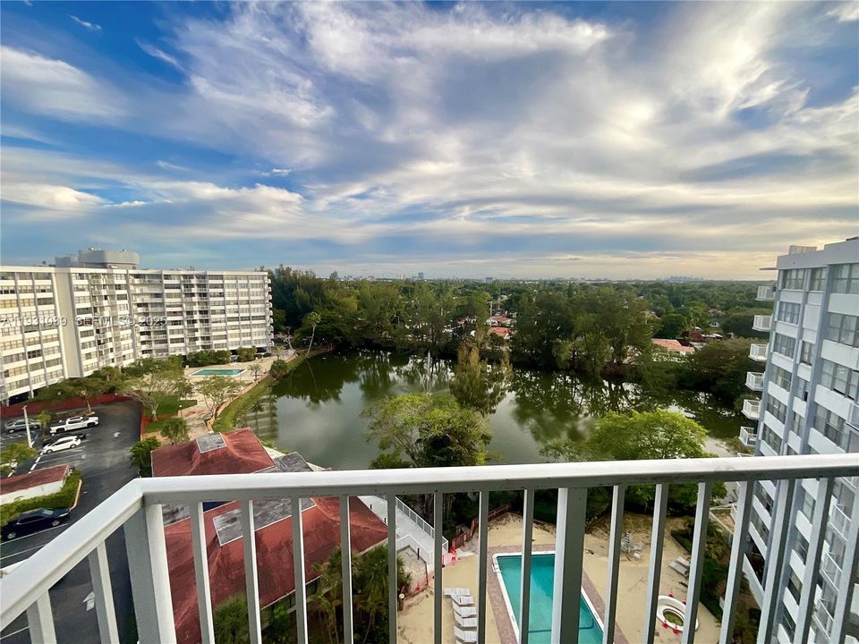 出租: $1,750 (1 贝兹, 1 浴室, 852 平方英尺)