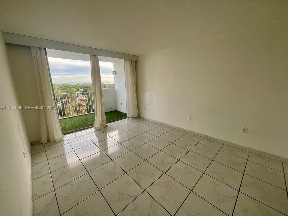 出租: $1,750 (1 贝兹, 1 浴室, 852 平方英尺)