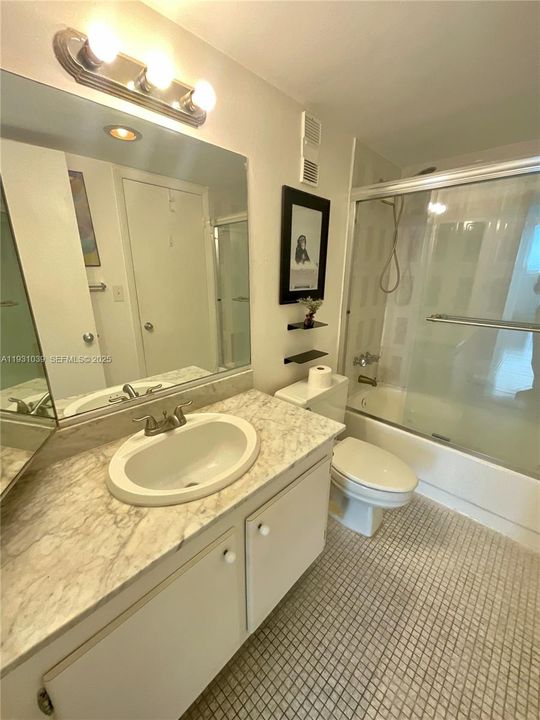 出租: $1,750 (1 贝兹, 1 浴室, 852 平方英尺)