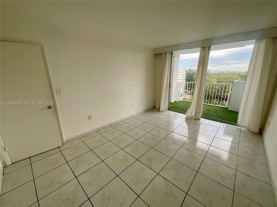 出租: $1,750 (1 贝兹, 1 浴室, 852 平方英尺)