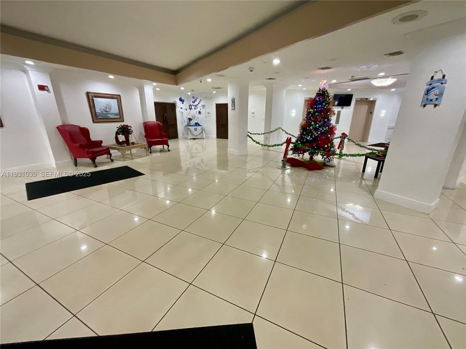 出租: $1,750 (1 贝兹, 1 浴室, 852 平方英尺)