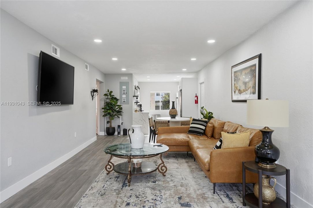 В аренду: $3,000 (3 спален, 1 ванн, 2484 Квадратных фут)