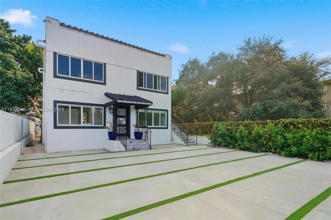 В аренду: $3,000 (3 спален, 1 ванн, 2484 Квадратных фут)