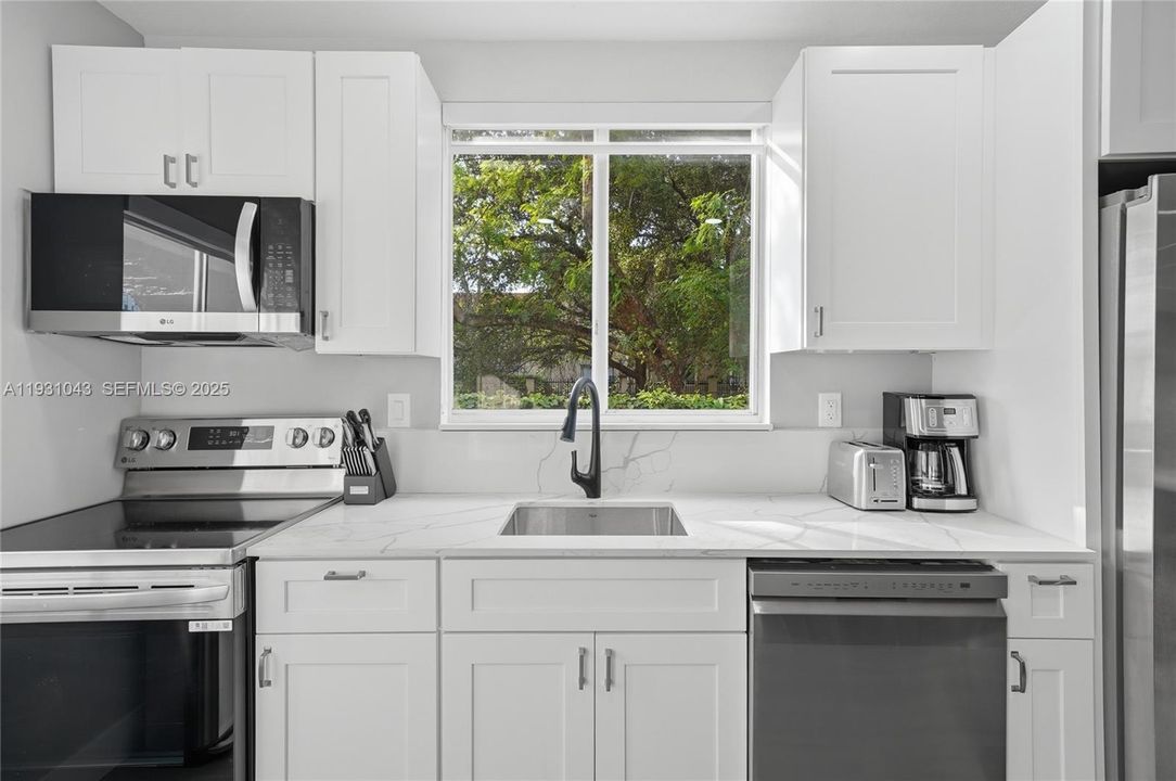 В аренду: $3,000 (3 спален, 1 ванн, 2484 Квадратных фут)