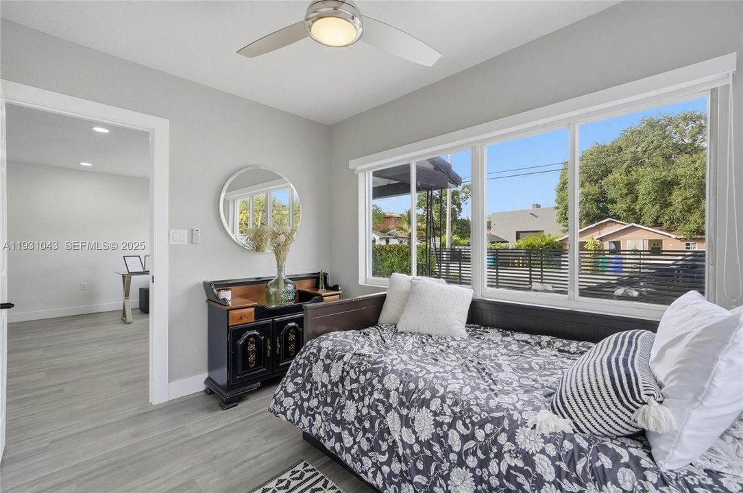 В аренду: $3,000 (3 спален, 1 ванн, 2484 Квадратных фут)