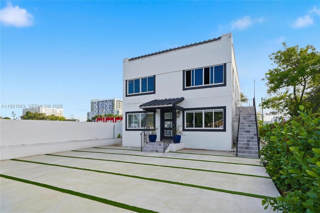 В аренду: $3,000 (3 спален, 1 ванн, 2484 Квадратных фут)