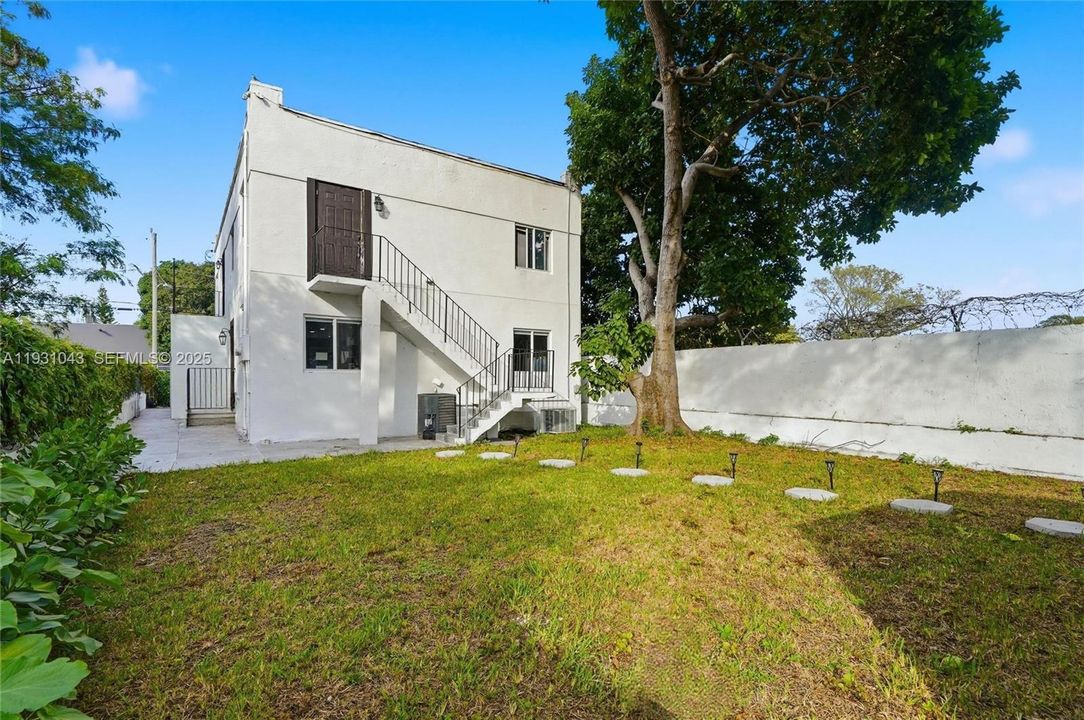 В аренду: $3,000 (3 спален, 1 ванн, 2484 Квадратных фут)