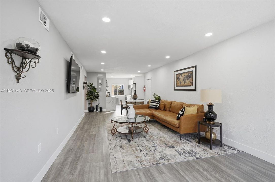 В аренду: $3,000 (3 спален, 1 ванн, 2484 Квадратных фут)