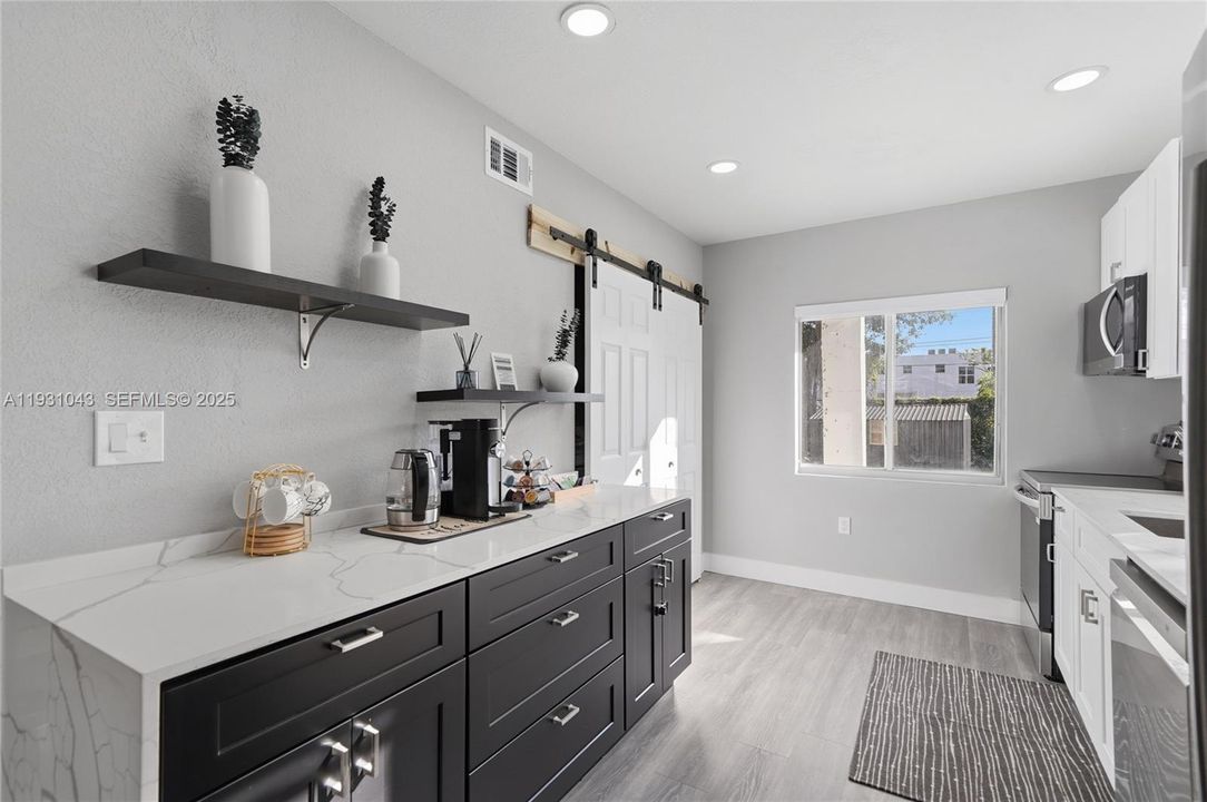 В аренду: $3,000 (3 спален, 1 ванн, 2484 Квадратных фут)