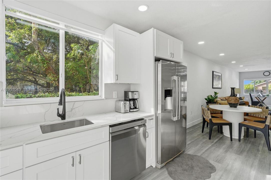 В аренду: $3,000 (3 спален, 1 ванн, 2484 Квадратных фут)