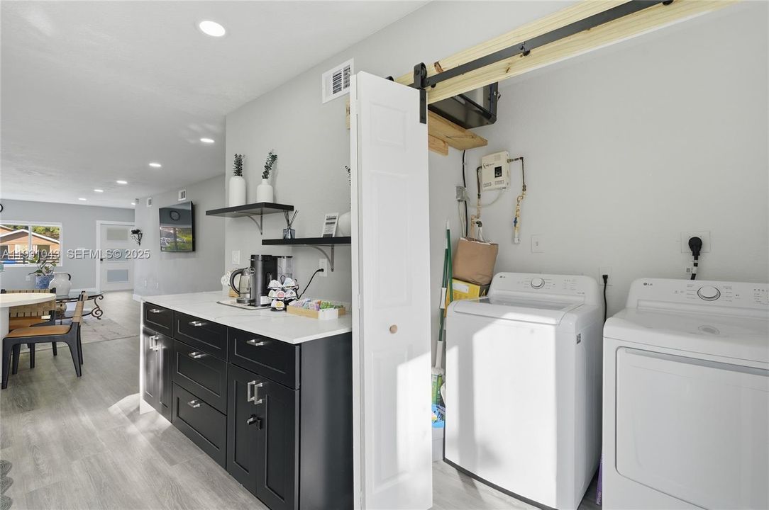 В аренду: $3,000 (3 спален, 1 ванн, 2484 Квадратных фут)