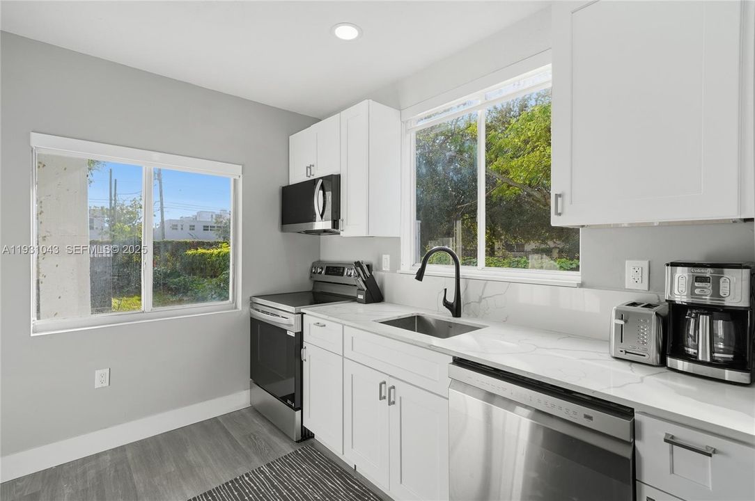 В аренду: $3,000 (3 спален, 1 ванн, 2484 Квадратных фут)