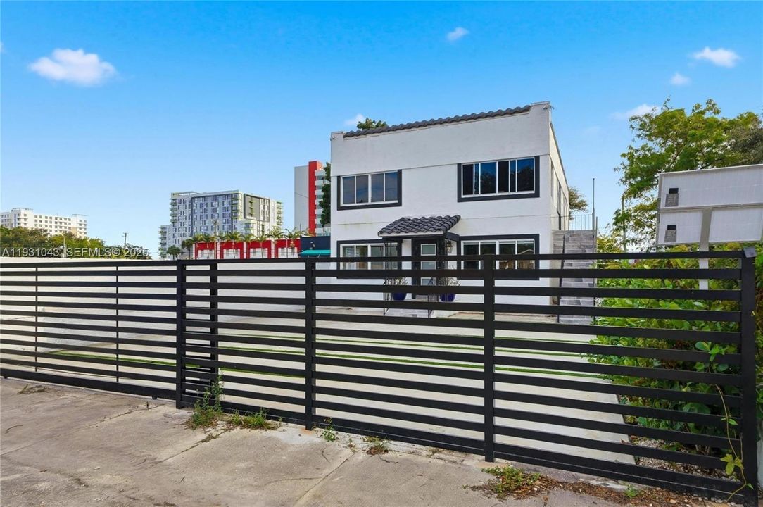 В аренду: $3,000 (3 спален, 1 ванн, 2484 Квадратных фут)