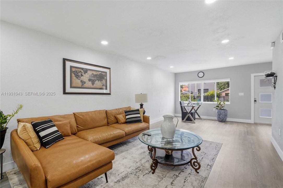 В аренду: $3,000 (3 спален, 1 ванн, 2484 Квадратных фут)