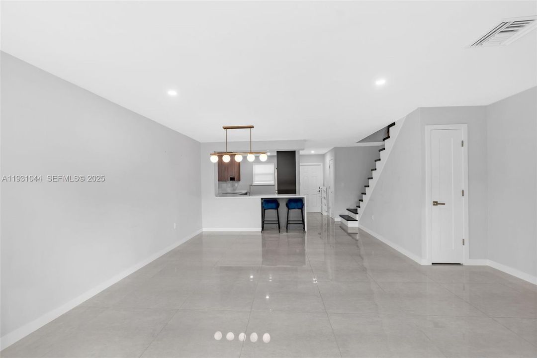 В аренду: $2,900 (2 спален, 2 ванн, 1266 Квадратных фут)