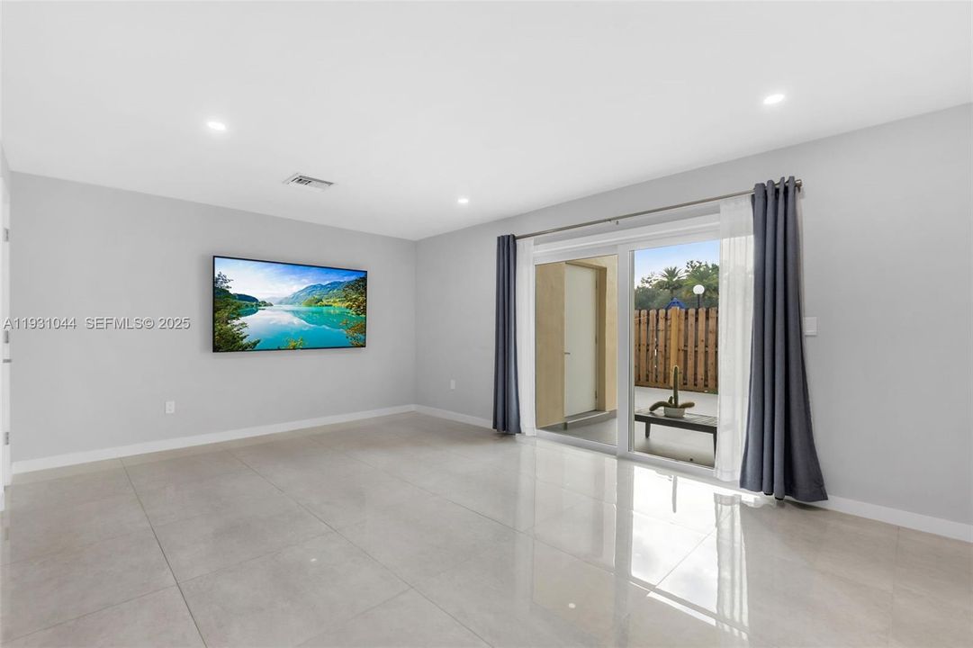 В аренду: $2,900 (2 спален, 2 ванн, 1266 Квадратных фут)