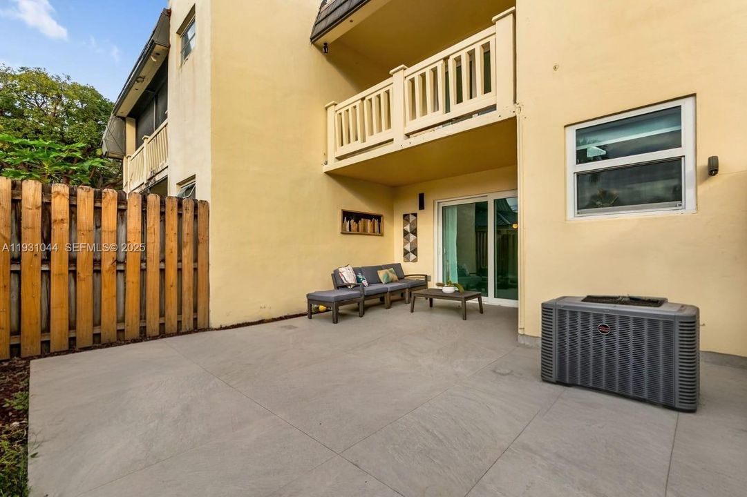 В аренду: $2,900 (2 спален, 2 ванн, 1266 Квадратных фут)