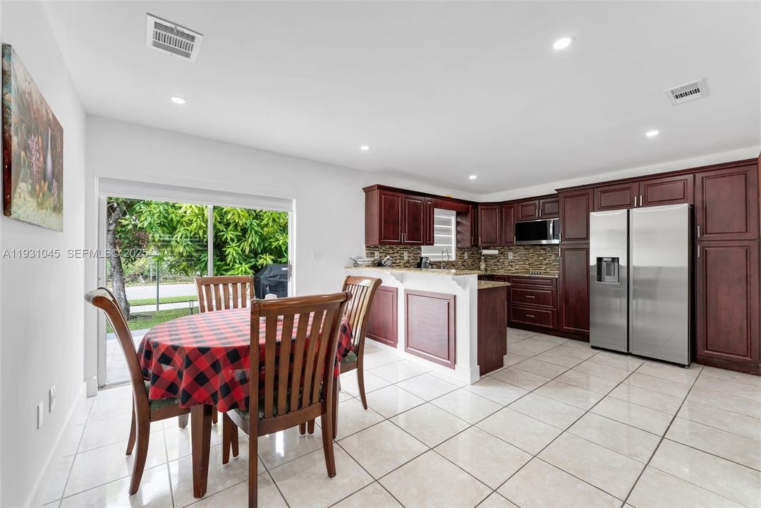 На продажу: $530,000 (3 спален, 2 ванн, 1283 Квадратных фут)