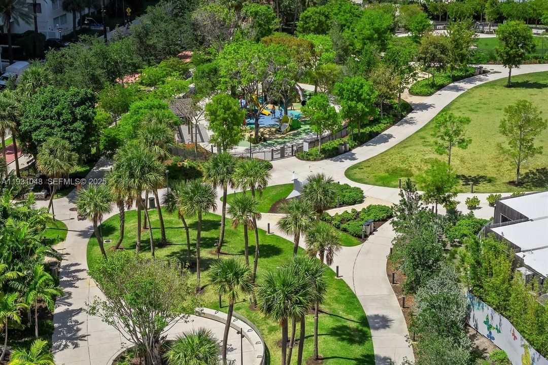 На продажу: $4,500,000 (3 спален, 3 ванн, 1707 Квадратных фут)