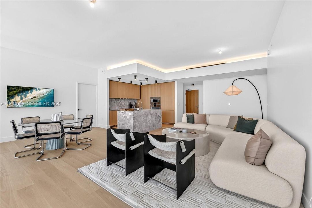 На продажу: $4,500,000 (3 спален, 3 ванн, 1707 Квадратных фут)