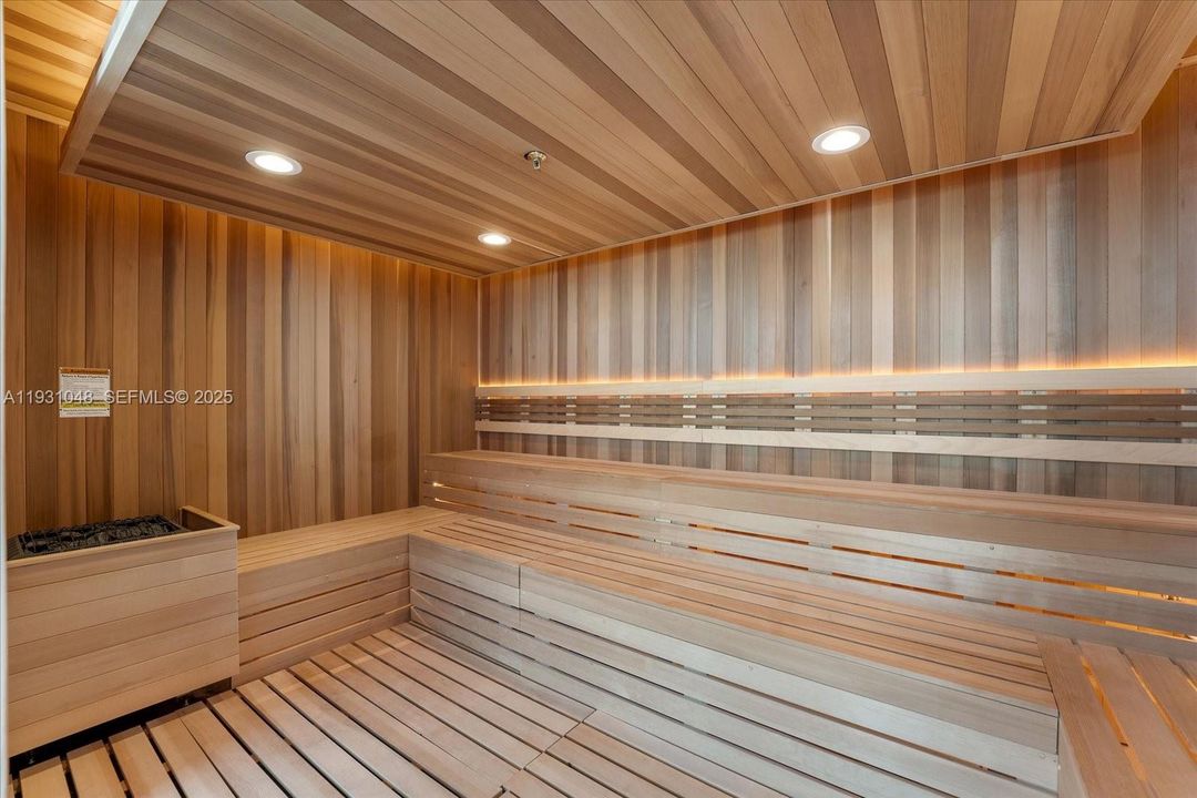 На продажу: $4,500,000 (3 спален, 3 ванн, 1707 Квадратных фут)