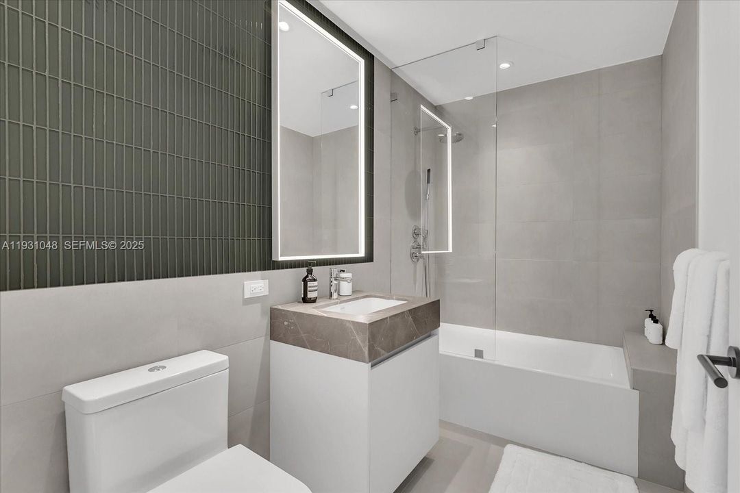 На продажу: $4,500,000 (3 спален, 3 ванн, 1707 Квадратных фут)