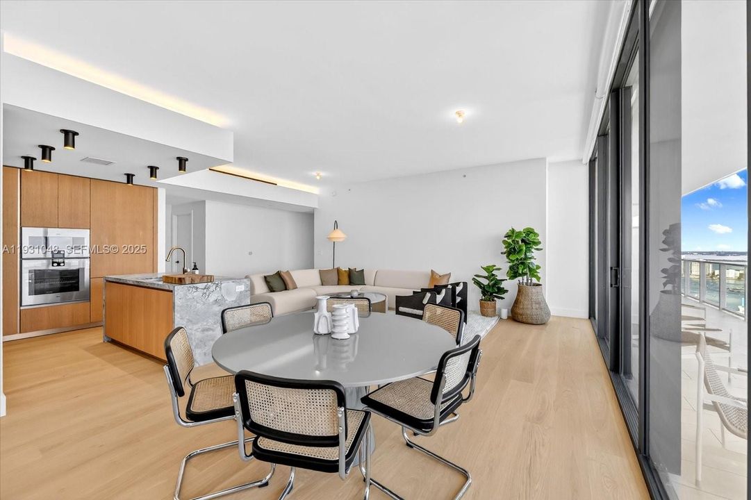 На продажу: $4,500,000 (3 спален, 3 ванн, 1707 Квадратных фут)