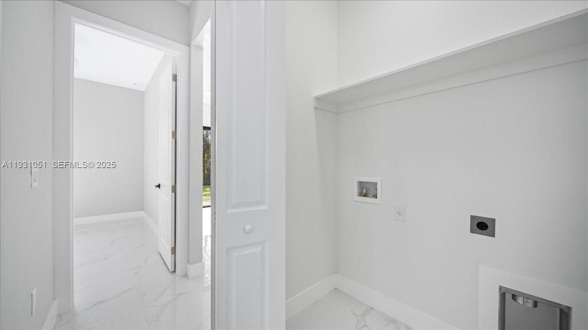 На продажу: $289,999 (3 спален, 2 ванн, 1270 Квадратных фут)