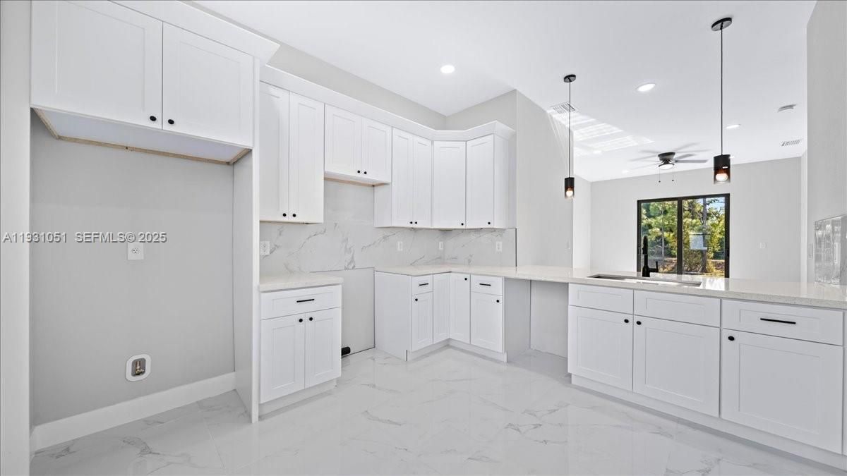 На продажу: $289,999 (3 спален, 2 ванн, 1270 Квадратных фут)