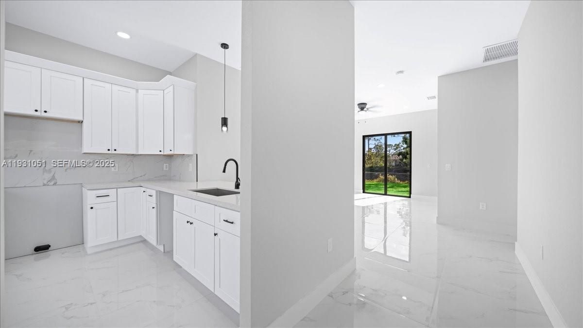 На продажу: $289,999 (3 спален, 2 ванн, 1270 Квадратных фут)