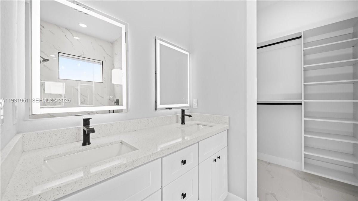 На продажу: $289,999 (3 спален, 2 ванн, 1270 Квадратных фут)