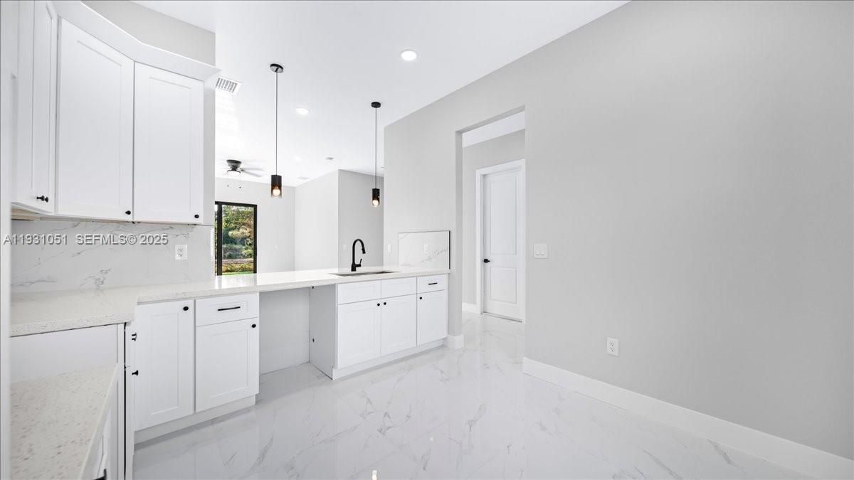 На продажу: $289,999 (3 спален, 2 ванн, 1270 Квадратных фут)