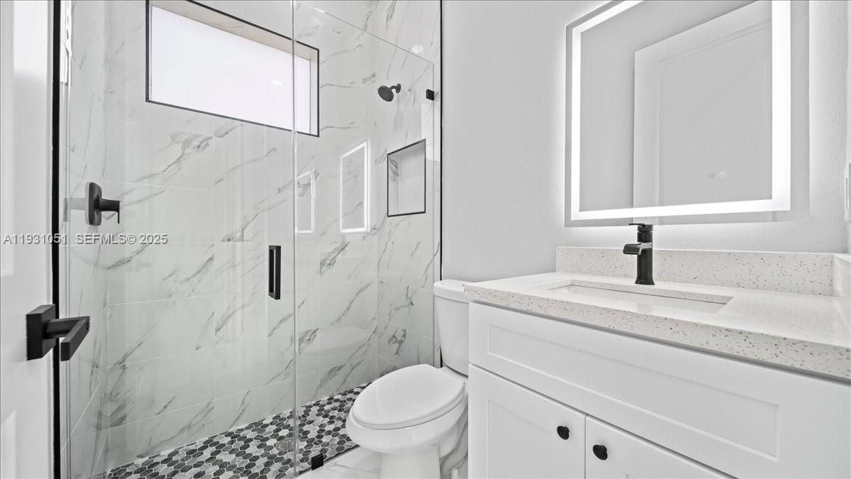 На продажу: $289,999 (3 спален, 2 ванн, 1270 Квадратных фут)