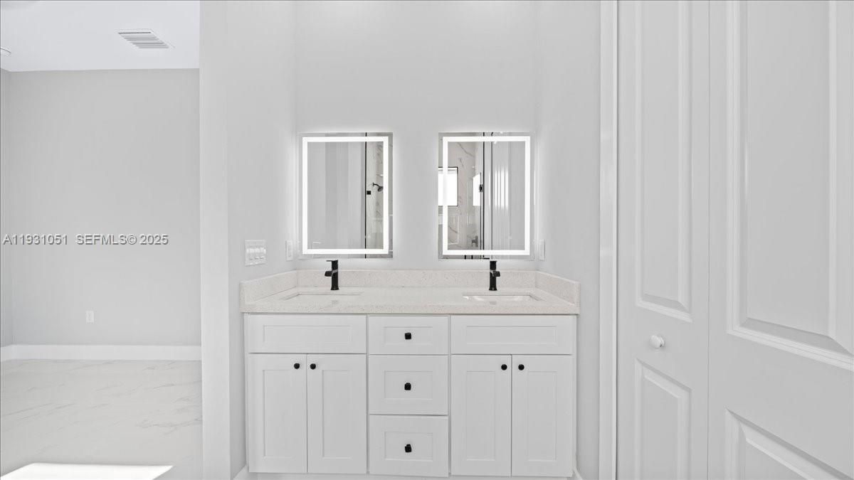 На продажу: $289,999 (3 спален, 2 ванн, 1270 Квадратных фут)