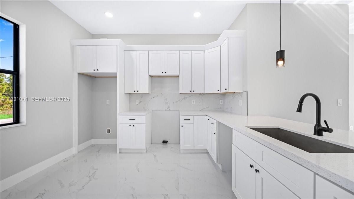 На продажу: $289,999 (3 спален, 2 ванн, 1270 Квадратных фут)