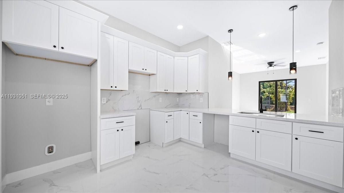 На продажу: $289,999 (3 спален, 2 ванн, 1270 Квадратных фут)