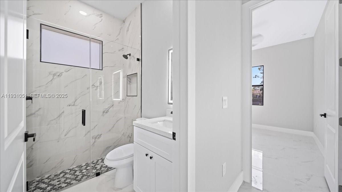 На продажу: $289,999 (3 спален, 2 ванн, 1270 Квадратных фут)