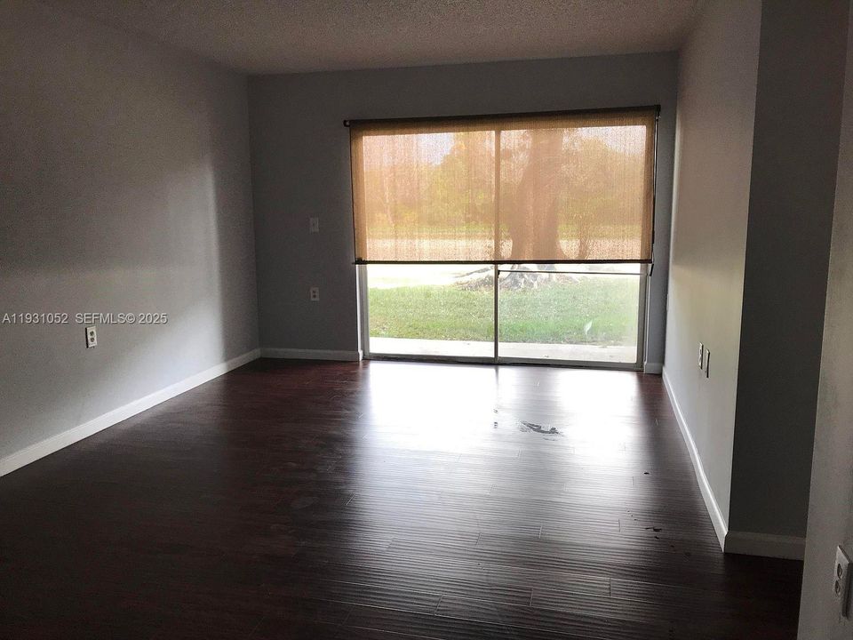 出租: $1,650 (2 贝兹, 1 浴室, 708 平方英尺)