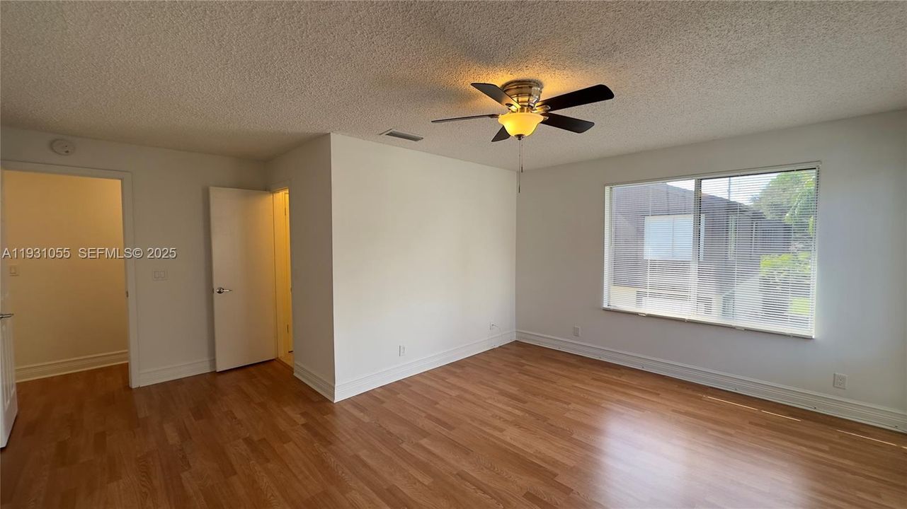 For Sale: $229,999 (3 beds, 1 baths, 1220 Square Feet)